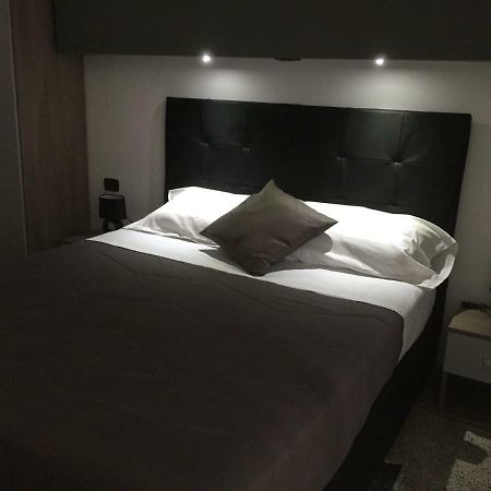 Mb95 - Mezzocannone Luxurious Bed&Breakfast 나폴리 외부 사진