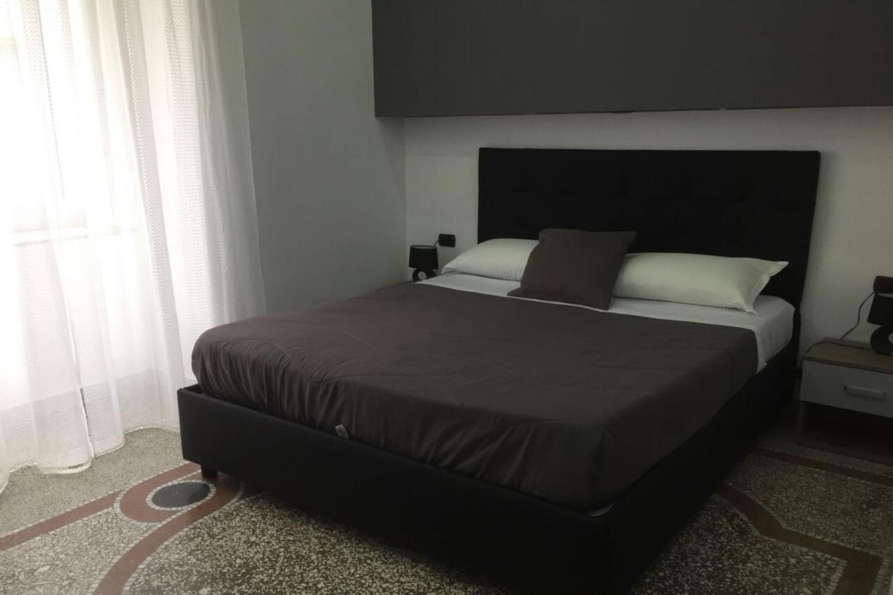 Mb95 - Mezzocannone Luxurious Bed&Breakfast 나폴리 외부 사진