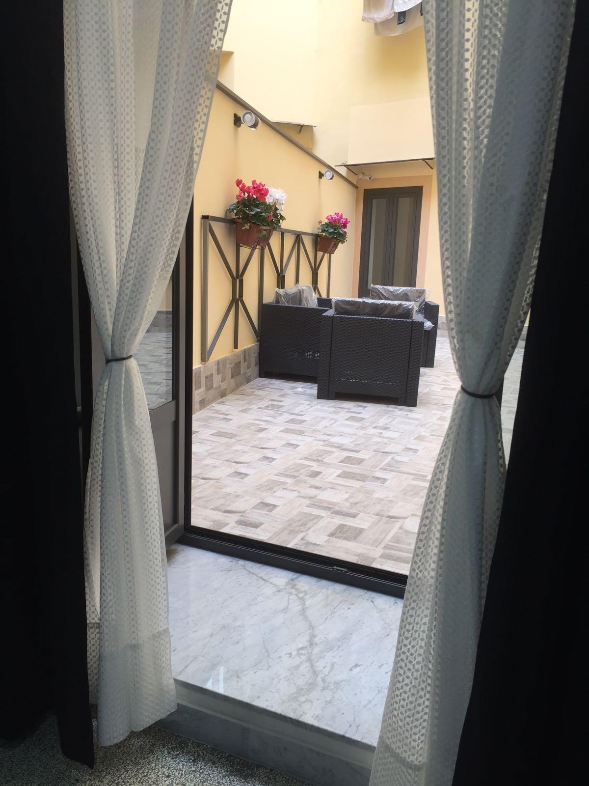 Mb95 - Mezzocannone Luxurious Bed&Breakfast 나폴리 외부 사진