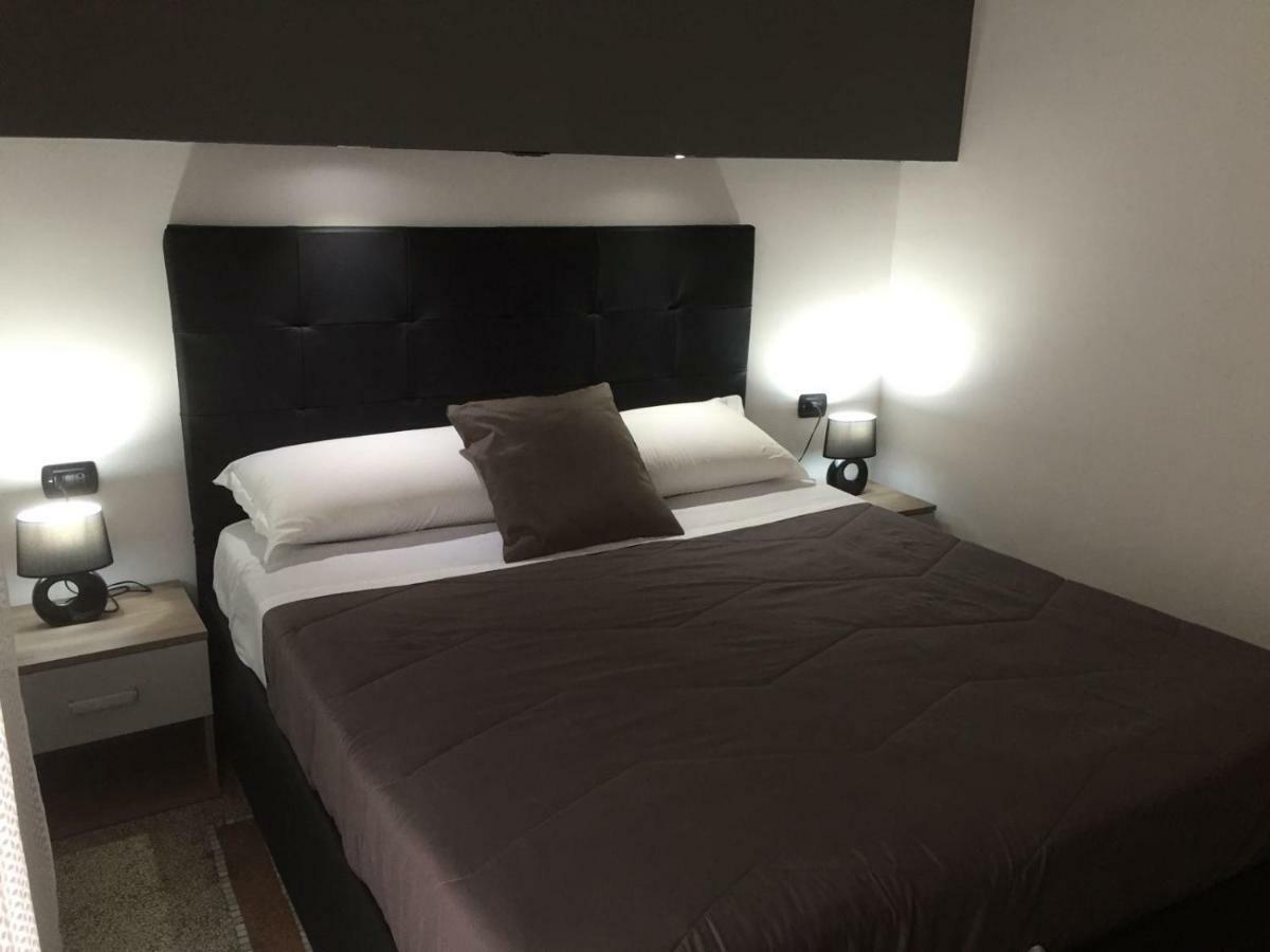 Mb95 - Mezzocannone Luxurious Bed&Breakfast 나폴리 외부 사진
