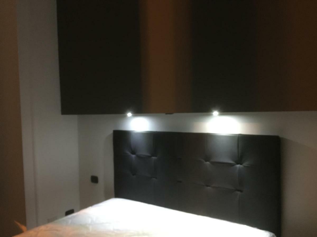 Mb95 - Mezzocannone Luxurious Bed&Breakfast 나폴리 외부 사진