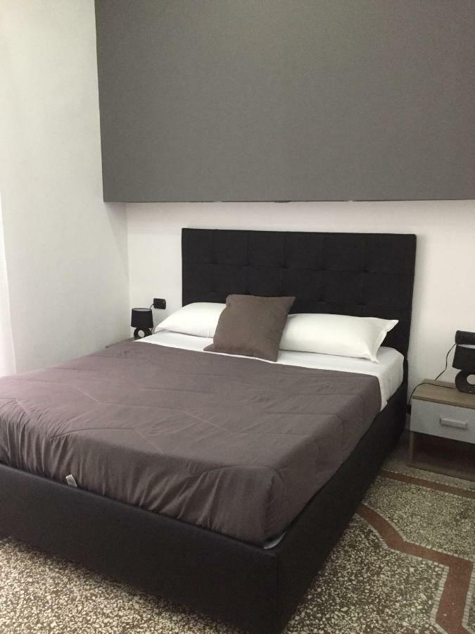 Mb95 - Mezzocannone Luxurious Bed&Breakfast 나폴리 외부 사진