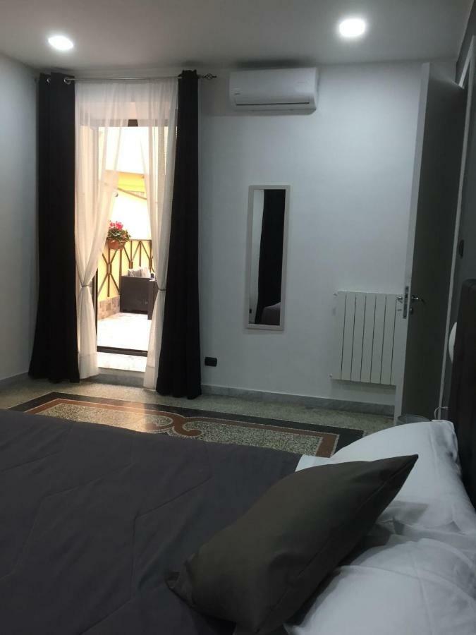 Mb95 - Mezzocannone Luxurious Bed&Breakfast 나폴리 외부 사진