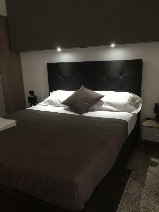 Mb95 - Mezzocannone Luxurious Bed&Breakfast 나폴리 외부 사진