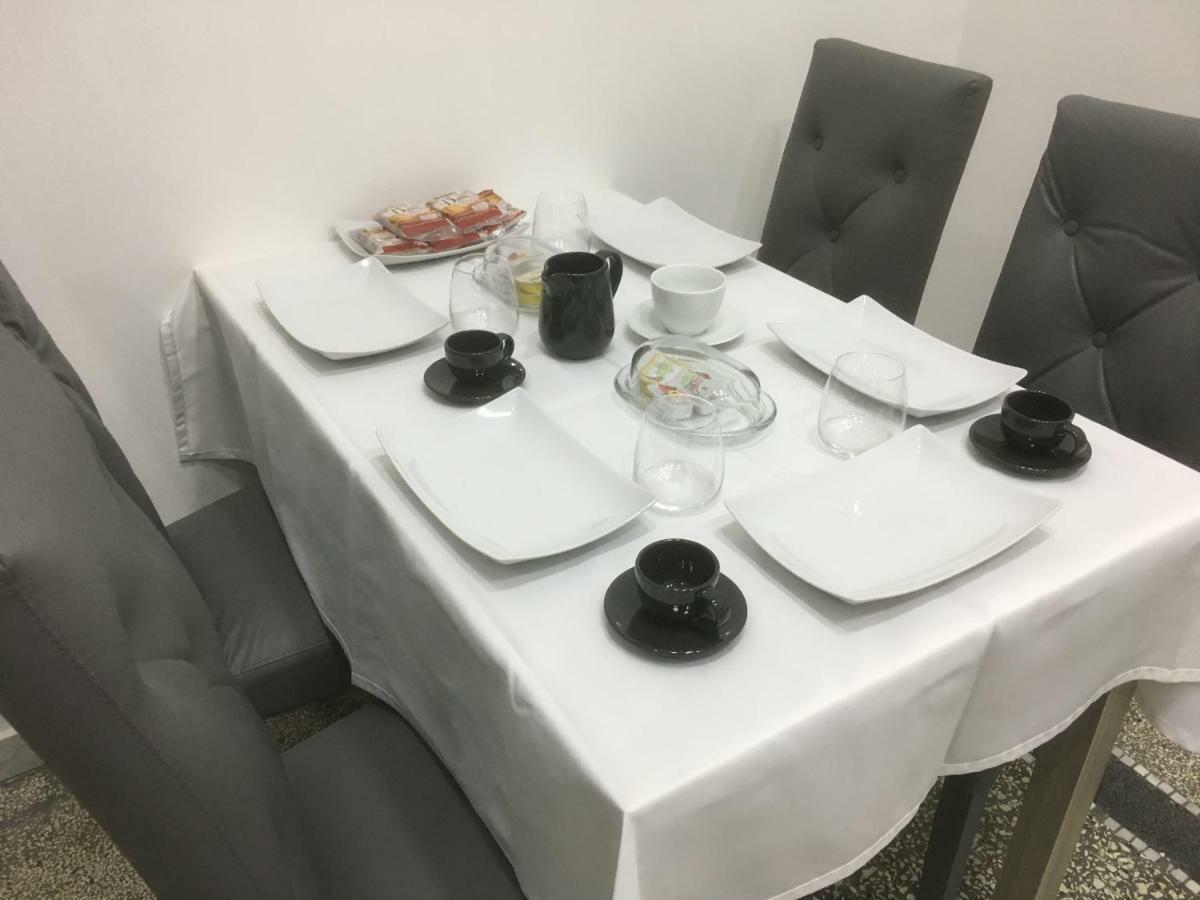 Mb95 - Mezzocannone Luxurious Bed&Breakfast 나폴리 외부 사진