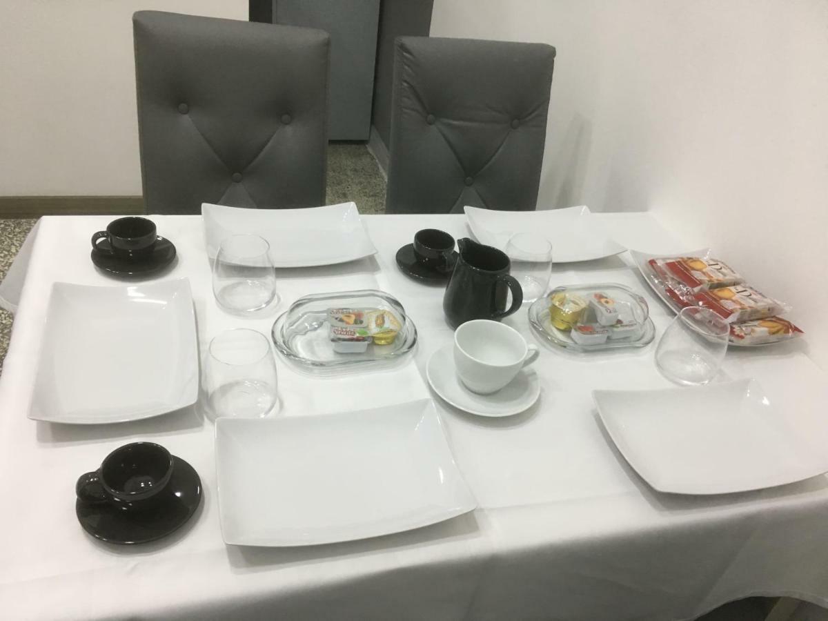 Mb95 - Mezzocannone Luxurious Bed&Breakfast 나폴리 외부 사진