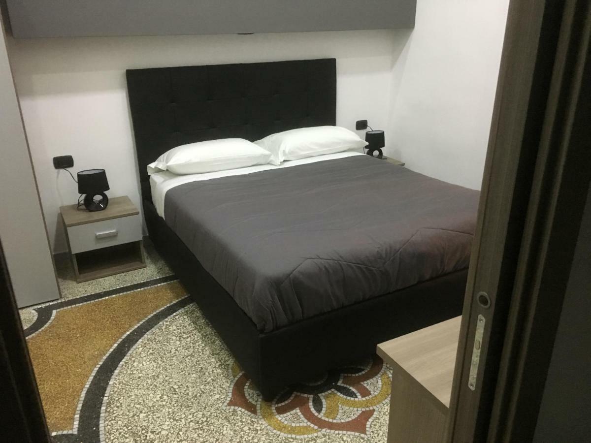 Mb95 - Mezzocannone Luxurious Bed&Breakfast 나폴리 외부 사진